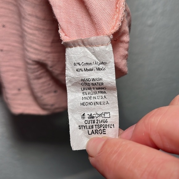 Toi Moi pink all you need is love top with holes in it as design size large - Picture 6 of 7